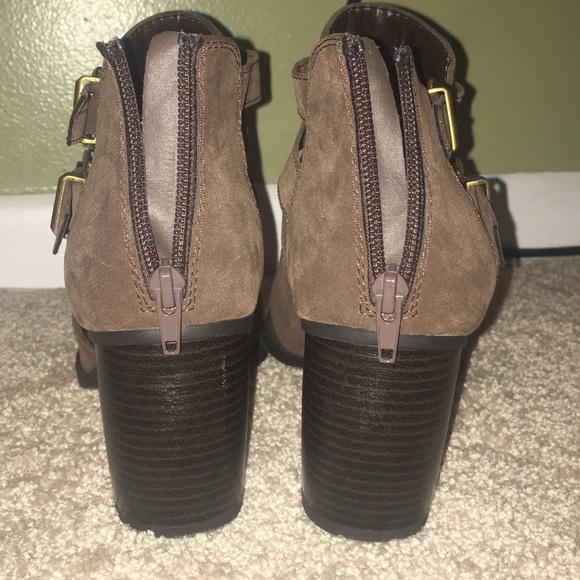 Booties with heel, zipper on back - Picture 3 of 3